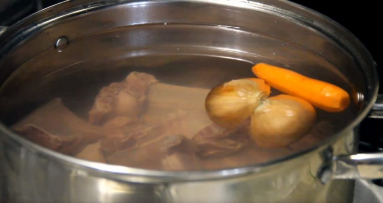 Ajouter des légumes au bouillon