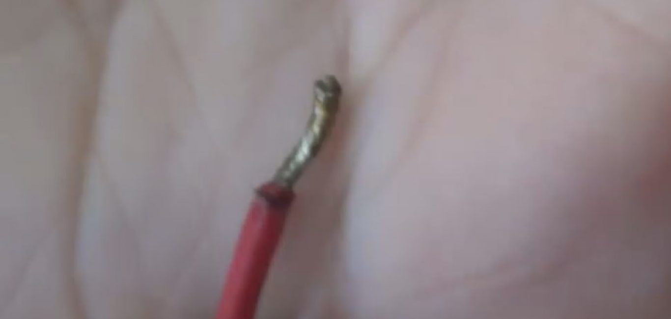 Le fil est étamé et prêt pour d'autres manipulations.