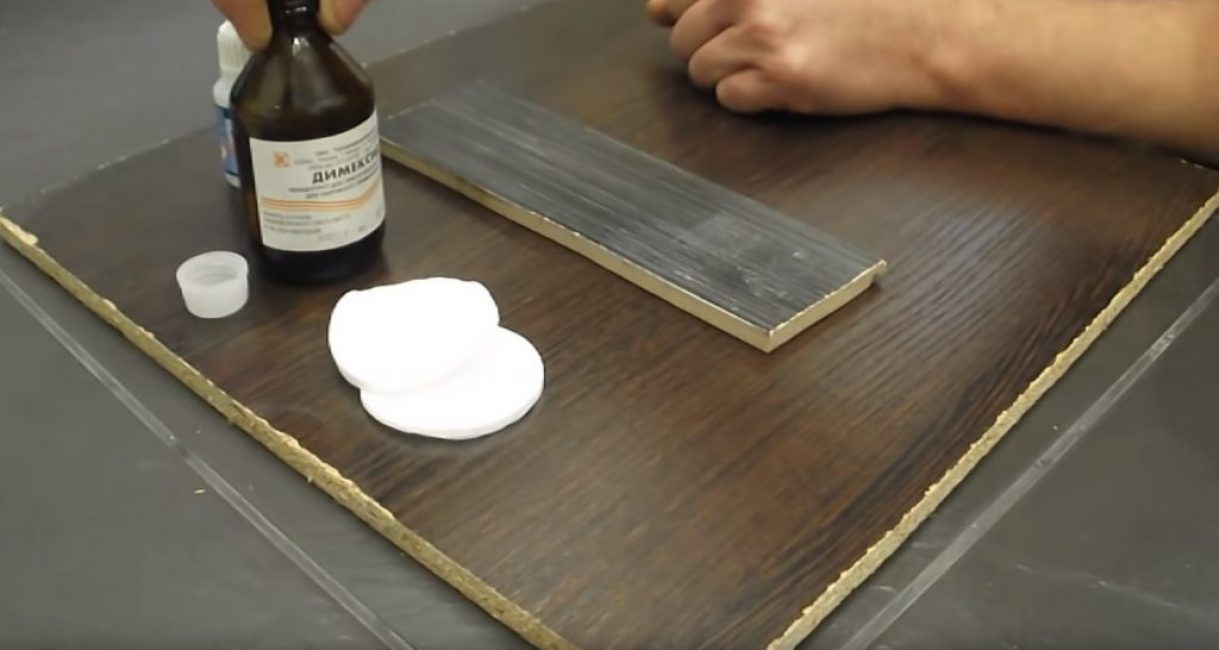 Disques de coton et dimexide