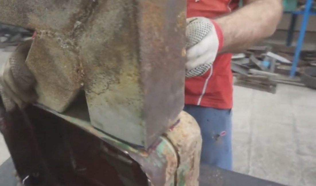 Fixez le poêle à partir du profil et marquez les points de coupe