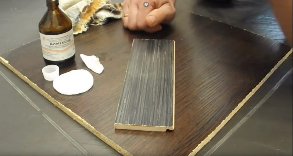 Vue de la surface nettoyée sans traces de colle