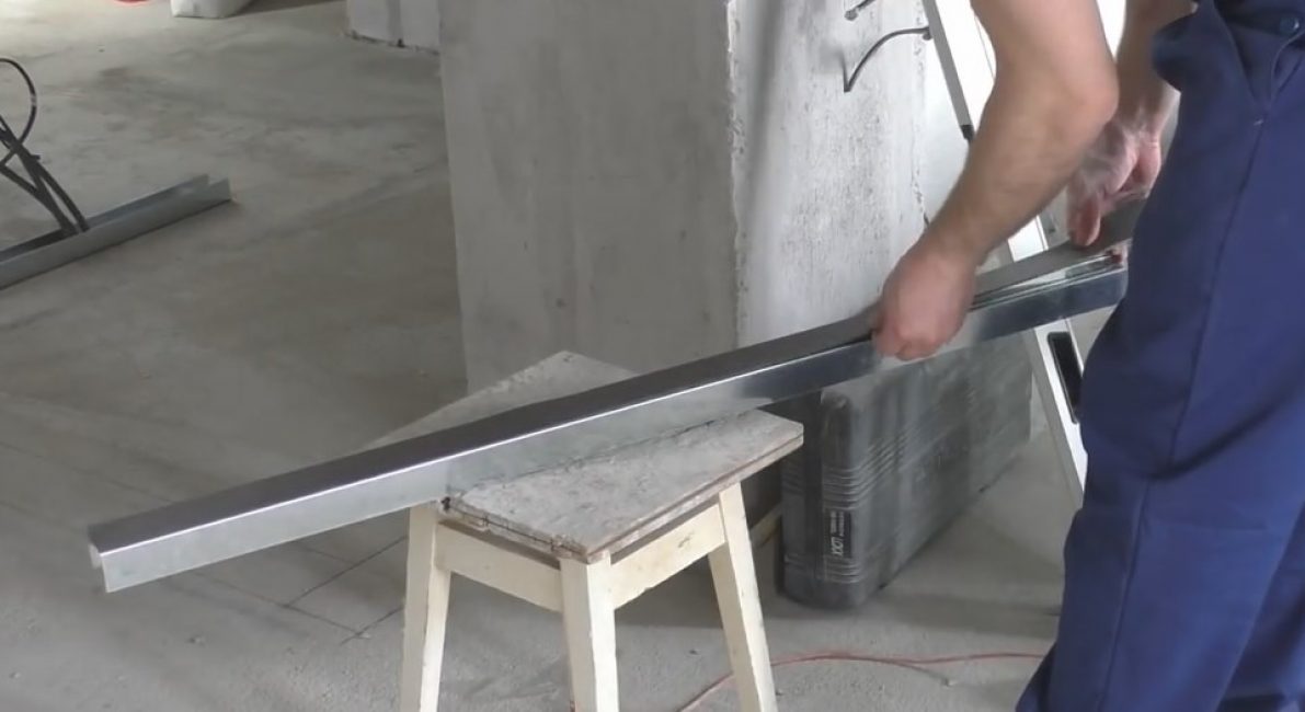 Il vous suffit de l'appuyer sur la base