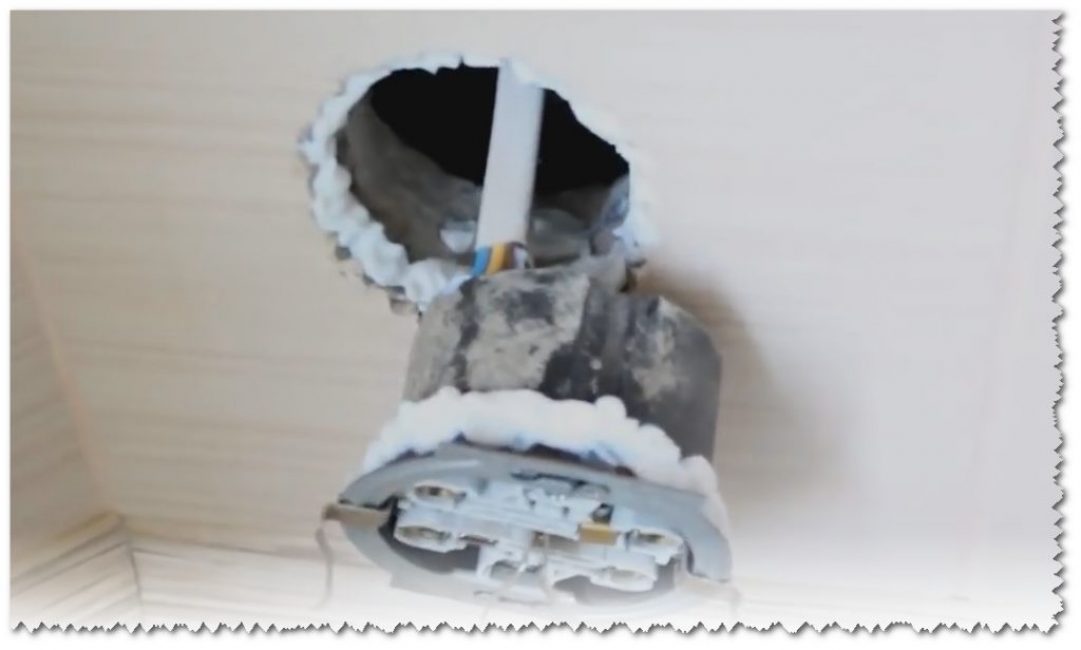 Ne pas épargner la colle - appliquer soigneusement, avec une marge