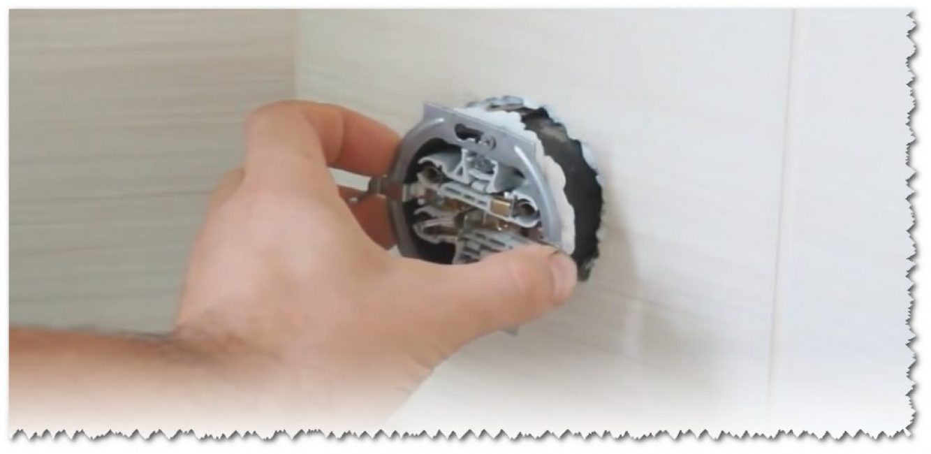 Nous insérons la prise