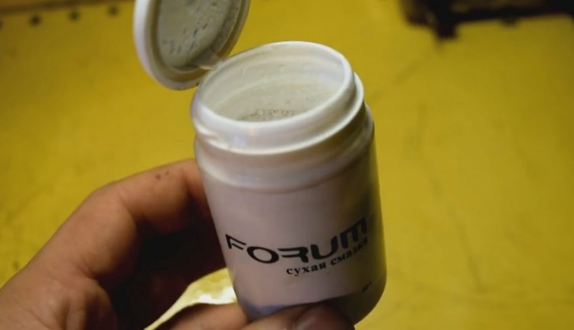 Vous pouvez également utiliser du graphite, du vert brillant, du molybdène, etc.