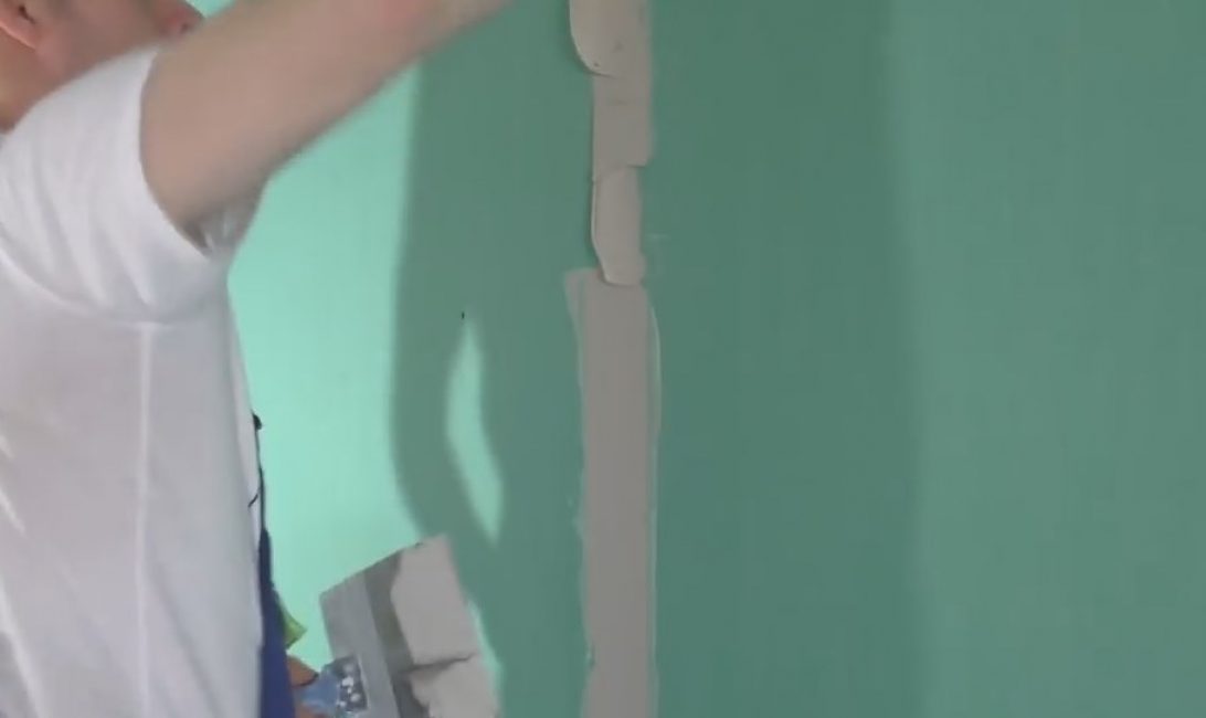 Dans notre cas, c'est Uniflort de Knauf