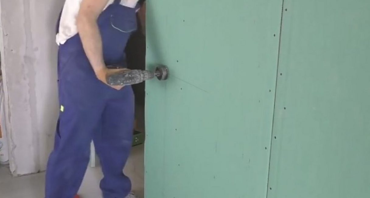 Tournevis et couronne