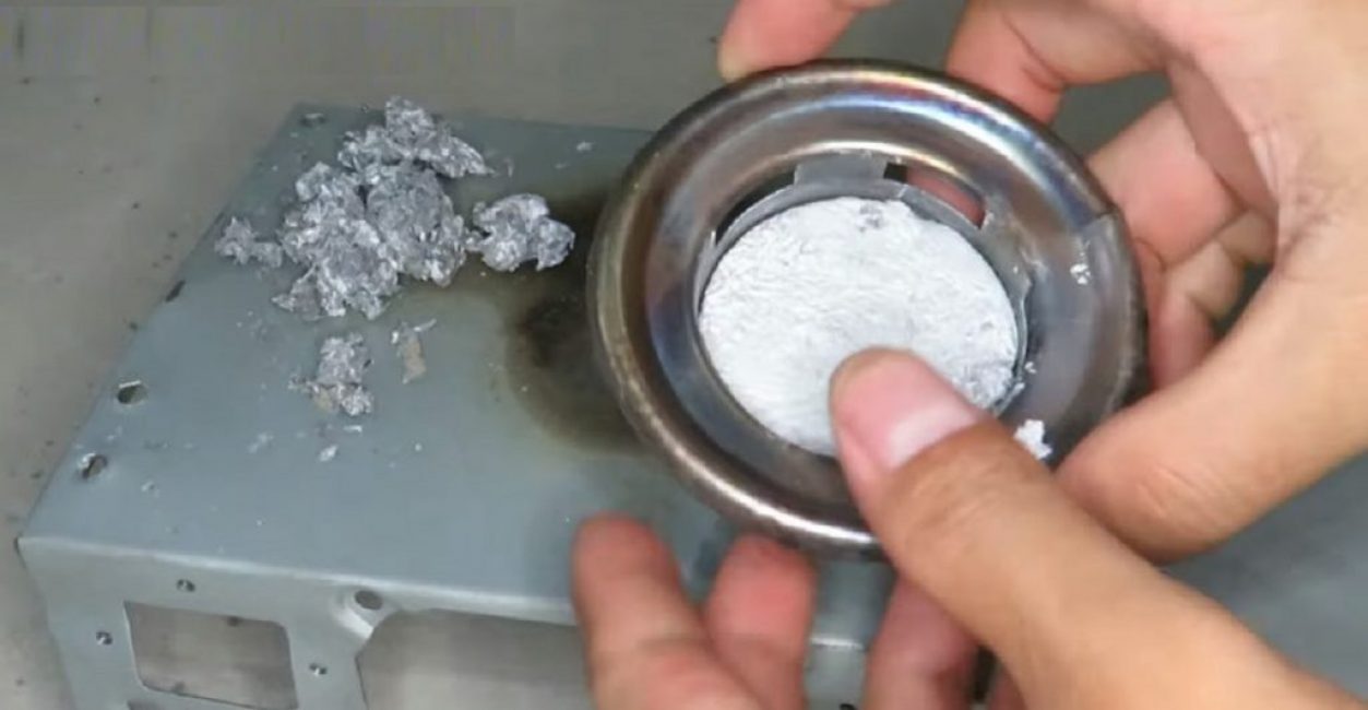 Nous attendons que la fonte d'aluminium refroidisse