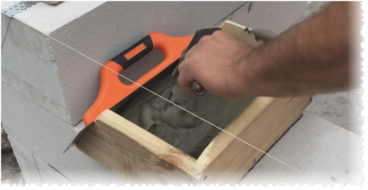 Chargement de l'épandeur de colle