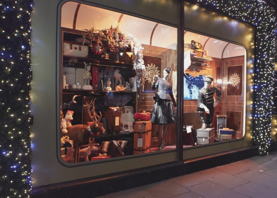 Les mannequins ordinaires peuvent faire partie de la scène vitrine du Nouvel An