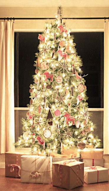 Les biscuits en forme de cheval complètent parfaitement le thème scandinave du décor.