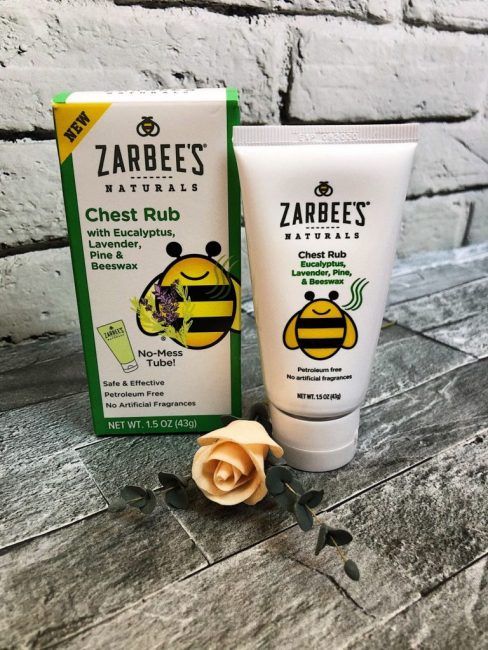 Pommade pour frotter la poitrine avec de l'eucalyptus