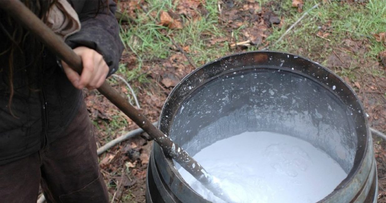 Préparation du mélange de lait de chaux