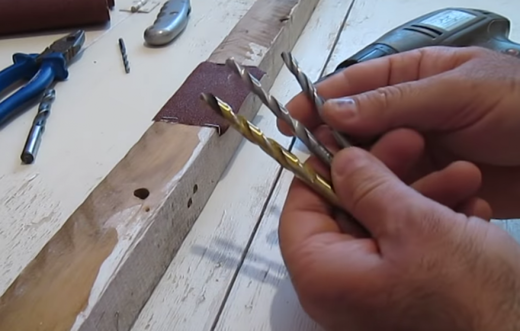 Si vous avez des forets émoussés, vous pouvez les affûter vous-même en quelques minutes seulement, alors ne vous précipitez pas pour les jeter.