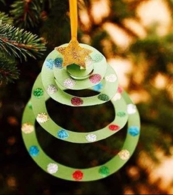 Sapin de Noël sur un arbre de Noël