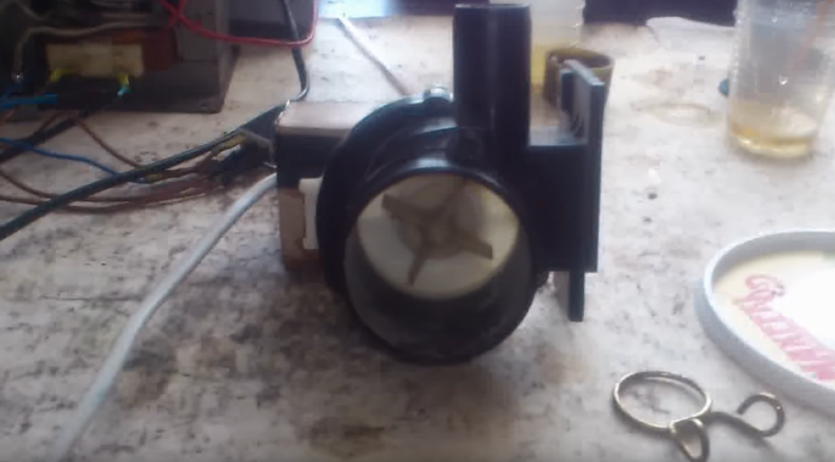 À l'étape suivante, nous mettons le tuyau de réception.