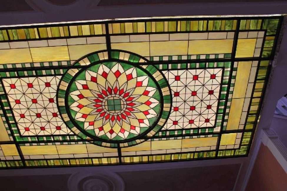 Plafond vitrail classique
