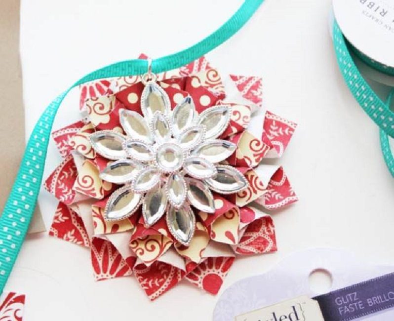 Fleur inhabituelle sur le sapin de Noël