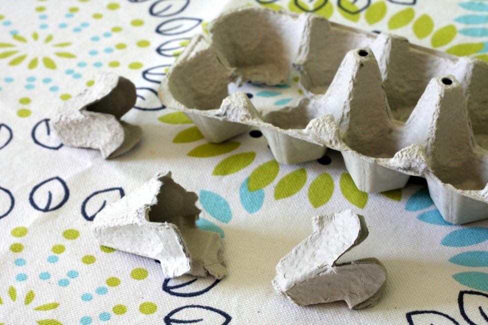 Un exemple illustratif de la production de fleurs à partir de boîtes à œufs