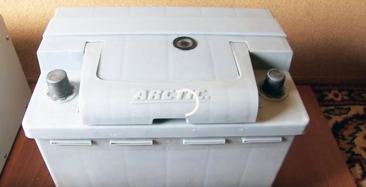 Avec l'arrivée de l'hiver, toute batterie est en danger. Un jour donné, votre voiture peut tout simplement refuser de démarrer.