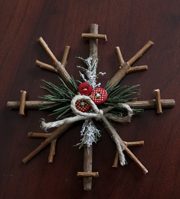 Petites coupes de branches le long des bords du cadre