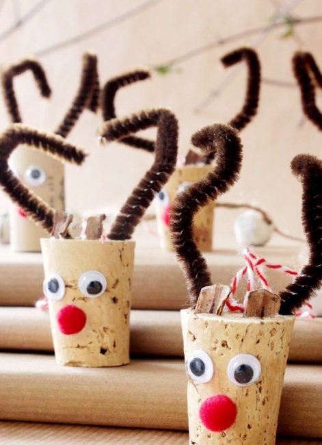 Et encore un cerf mignon ! Ils sont plus faciles à fabriquer à partir de bouchons de liège. Vous ne pouvez pas vous empêcher de sourire quand vous les regardez.