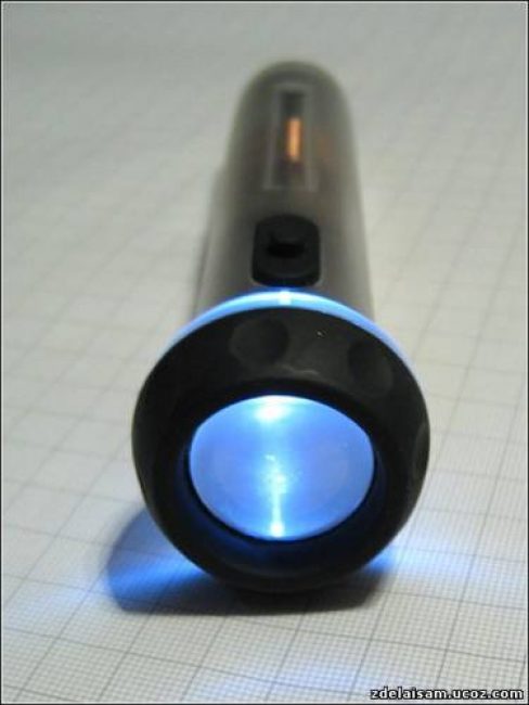 Si vous assemblez correctement la lampe de poche, cela fonctionnera comme ceci. Bien sûr, peu de lumière. Il existe également des options plus puissantes. Mais, d'un autre côté, une telle lampe de poche fonctionnera vraiment pour toujours. Si vous assemblez correctement la lampe de poche, cela fonctionnera comme ceci. Bien sûr, peu de lumière. Il existe également des options plus puissantes. Mais, d'un autre côté, une telle lampe de poche fonctionnera vraiment pour toujours.