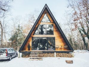 Maison-hutte (maison en forme de A): projets, tailles, aménagement, avantages et inconvénients