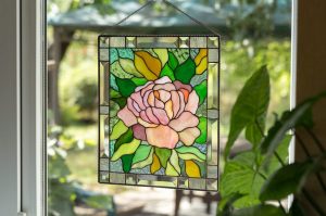 Comment faire un vitrail sur verre de vos propres mains à la maison: une classe de maître étape par étape + des pochoirs