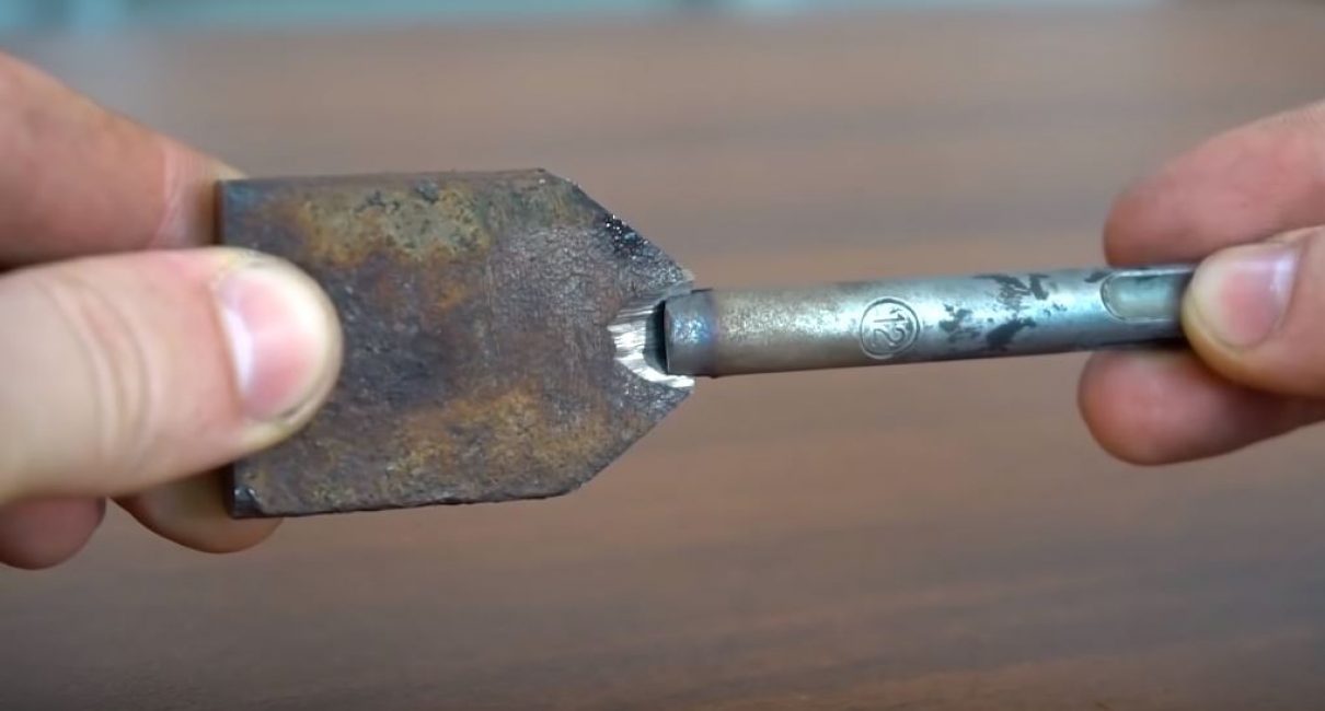 Nous connectons et soudons