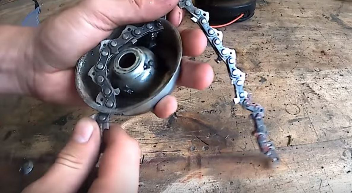 Nous enfilons la chaîne