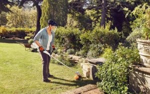 Nous installons une chaîne de tronçonneuse sur un taille-bordures: comment renforcer un coupe-bordures ordinaire en 15 minutes ??