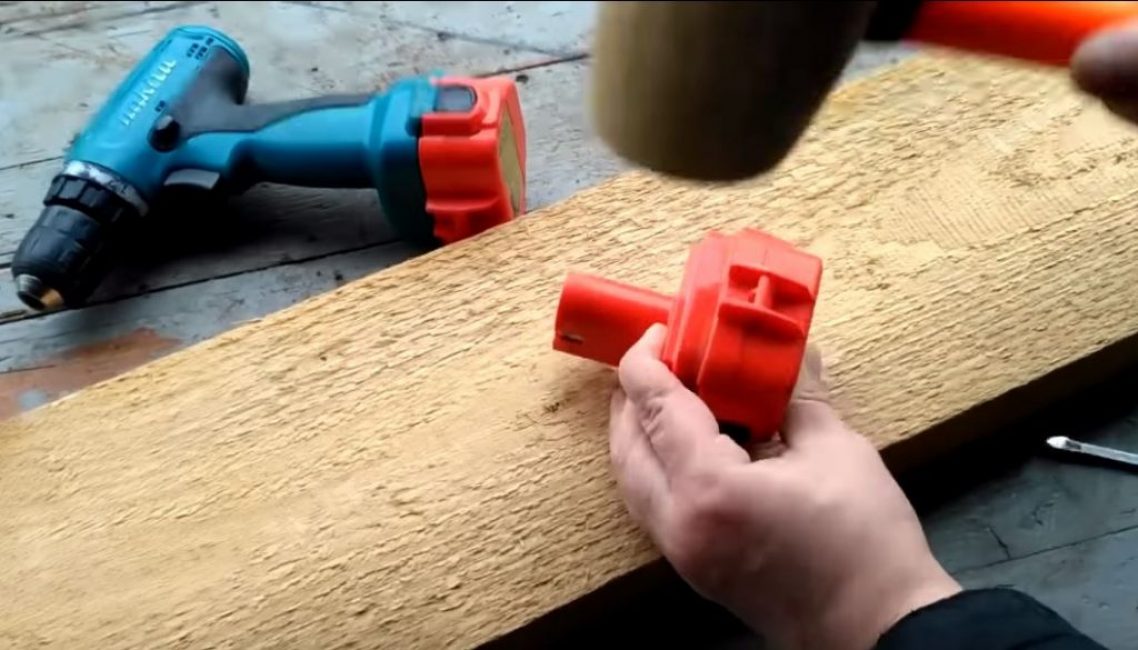 Prenez un maillet en caoutchouc