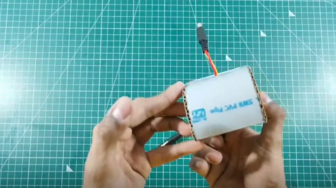 Nous insérons la batterie