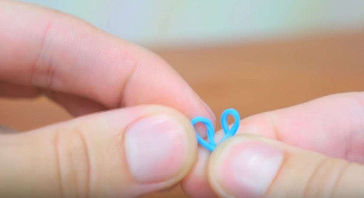 Fixez l'extrémité supérieure