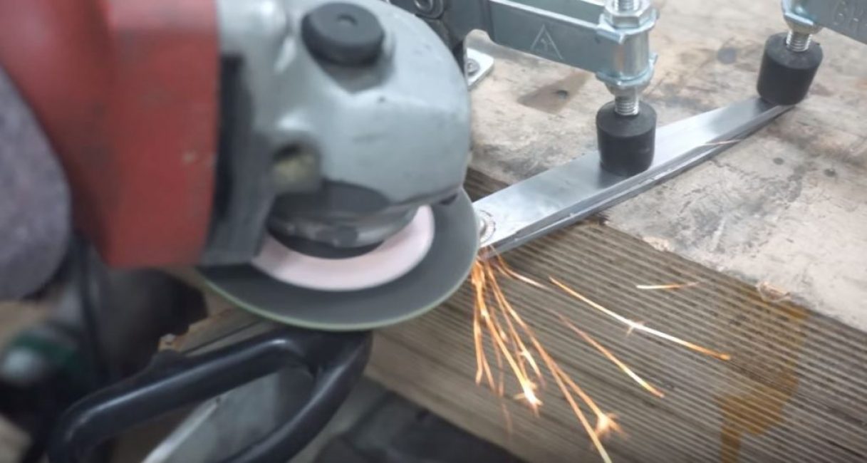 Nous démontons les ciseaux