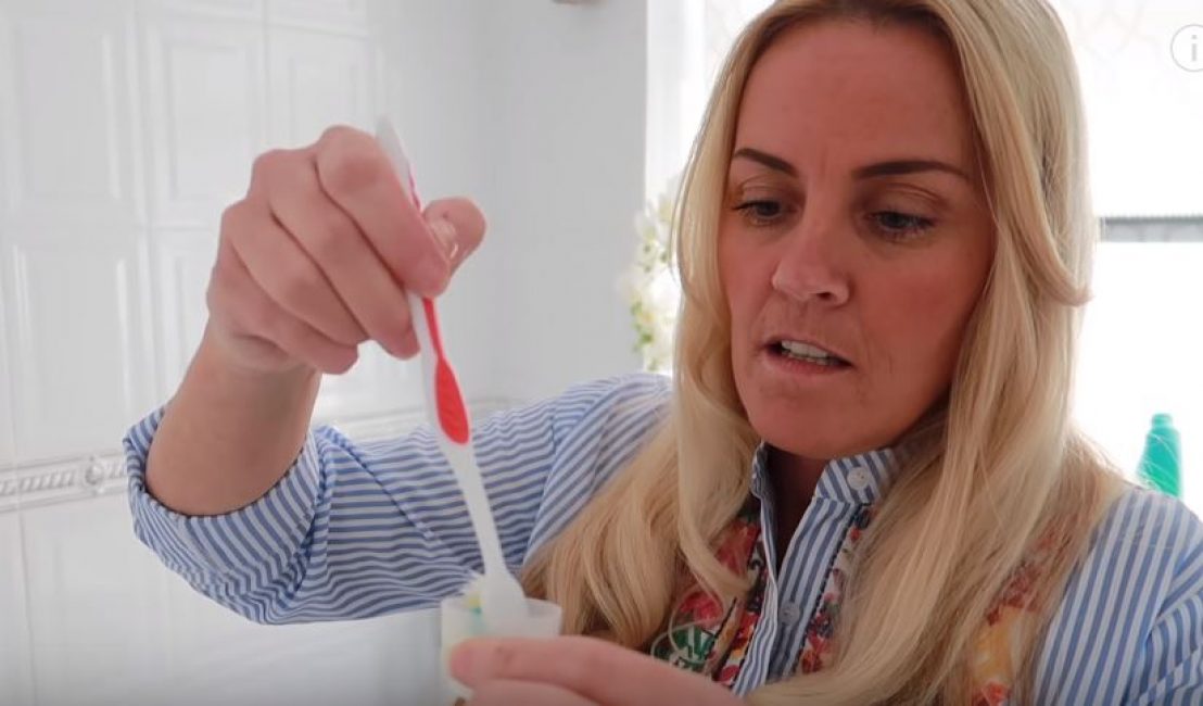 Remuer avec un pinceau