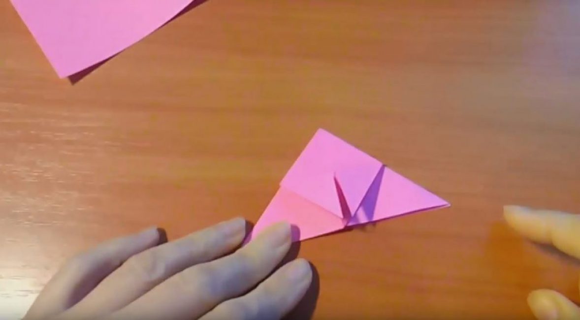 Nous plions à nouveau le premier et le deuxième coin en deux, en nous penchant