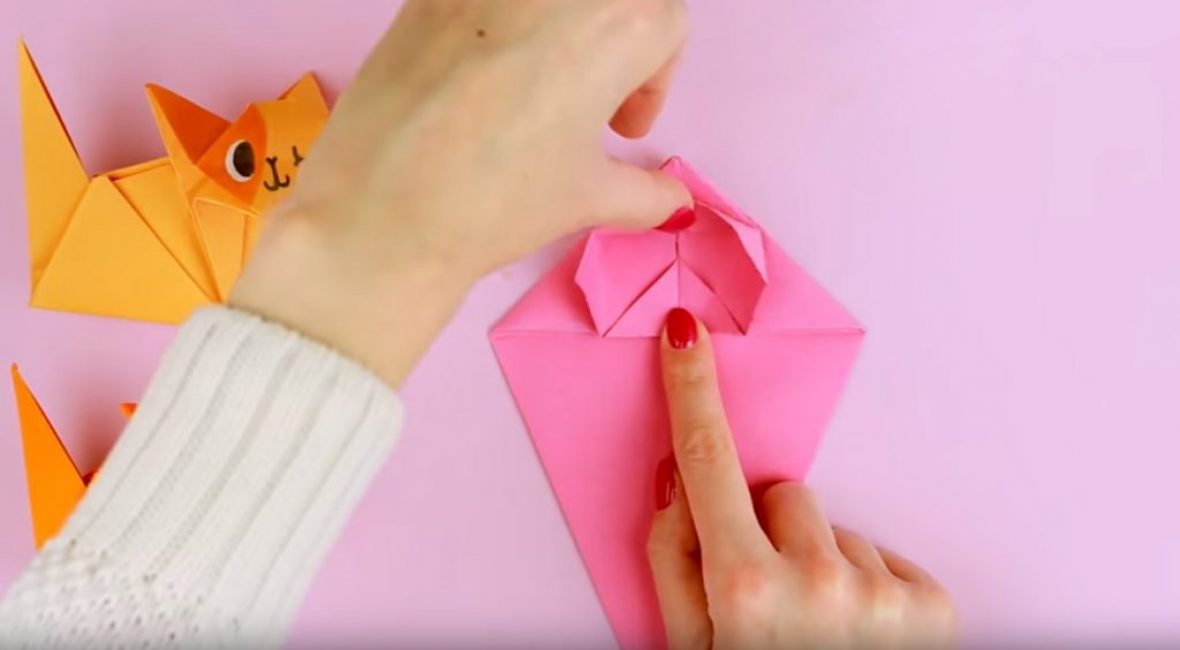 Dépliez en tirant le long du pli