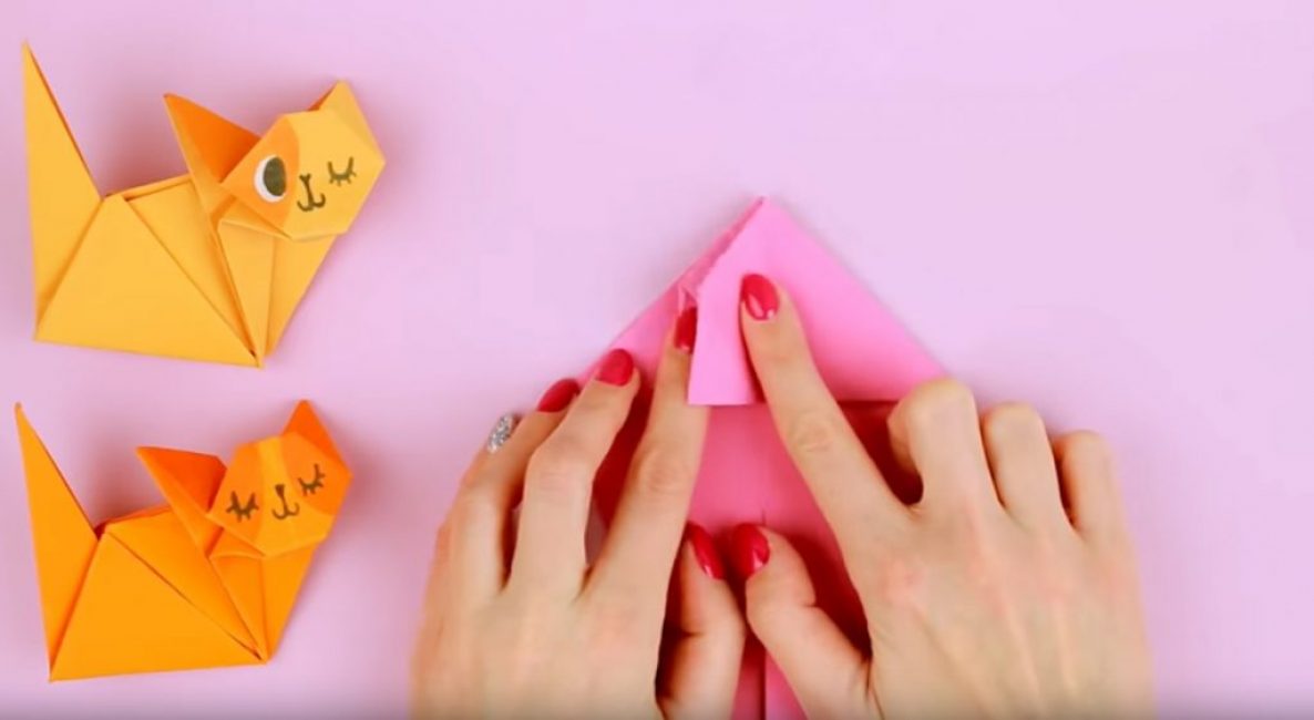 Plier le côté droit vers la gauche