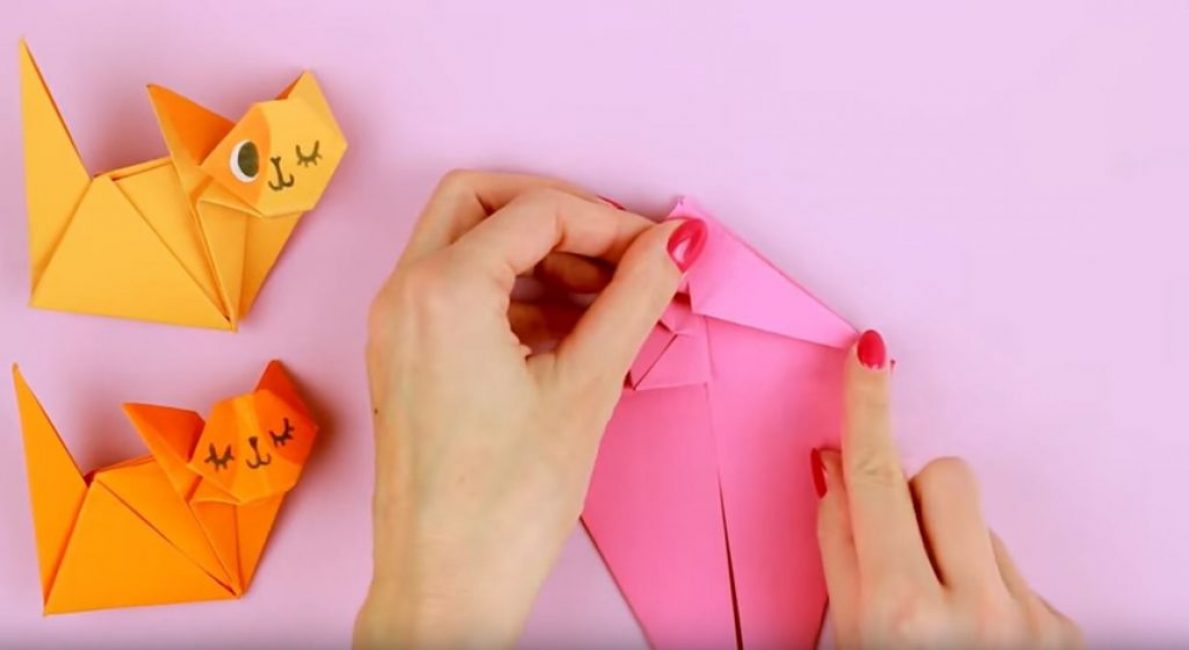 Pliez le côté inférieur vers la droite