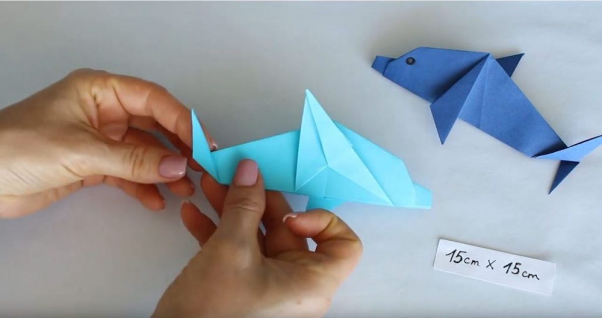 Nous plions le bord à partir duquel nous ferons la queue