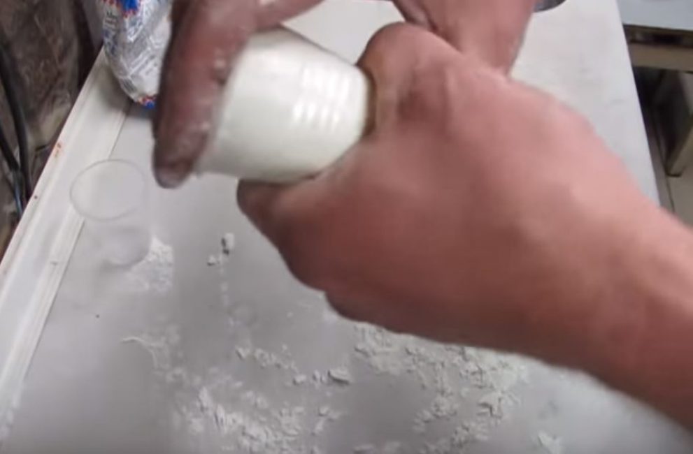 Insérez la masse dans le verre