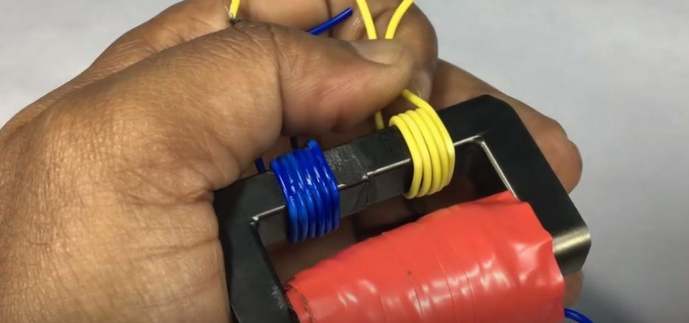 Nous enroulons le fil jaune