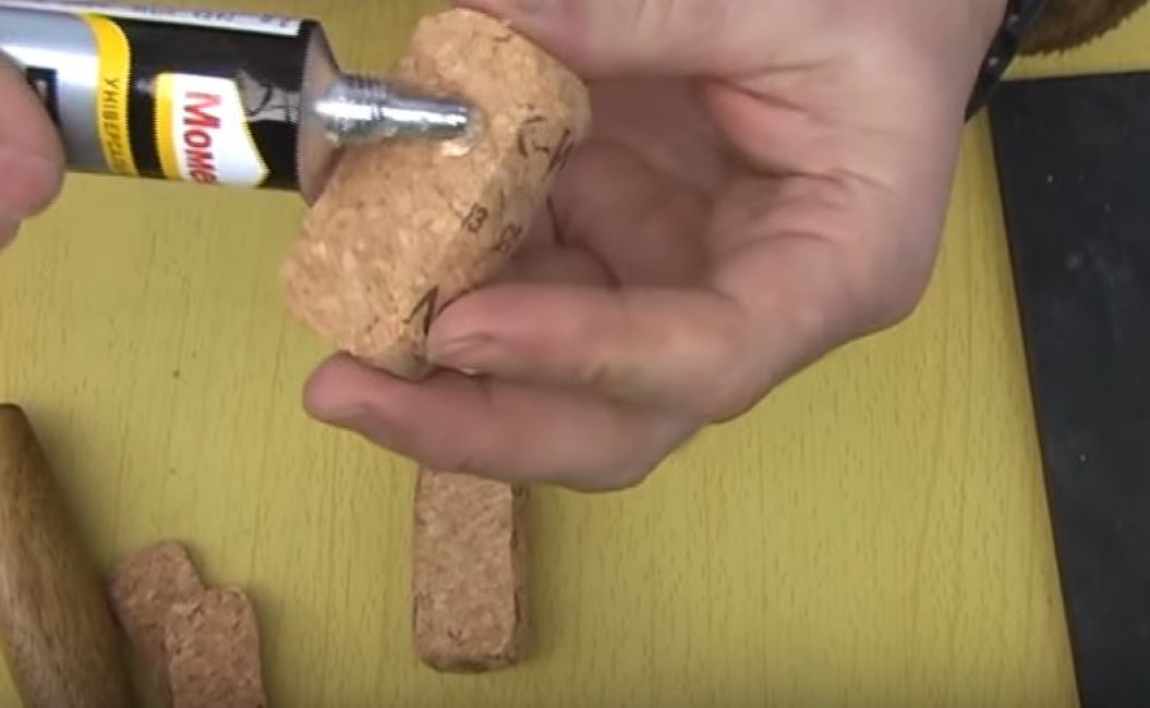 Nous appliquons de la colle