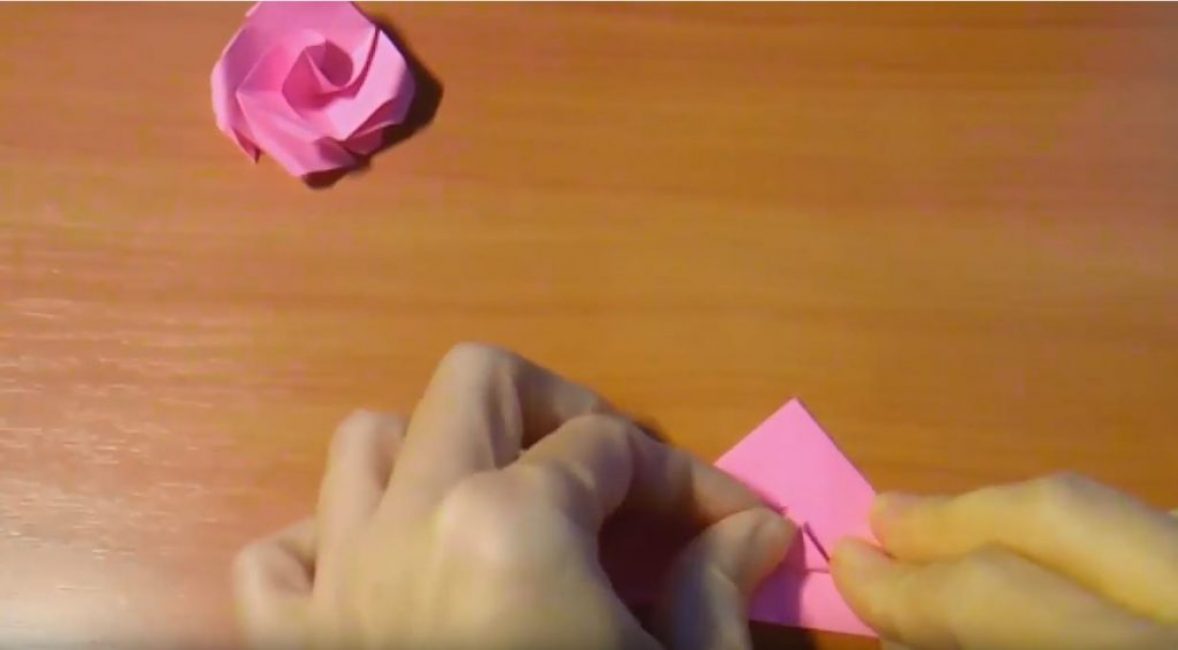 Nous plions également le coin central vers le haut