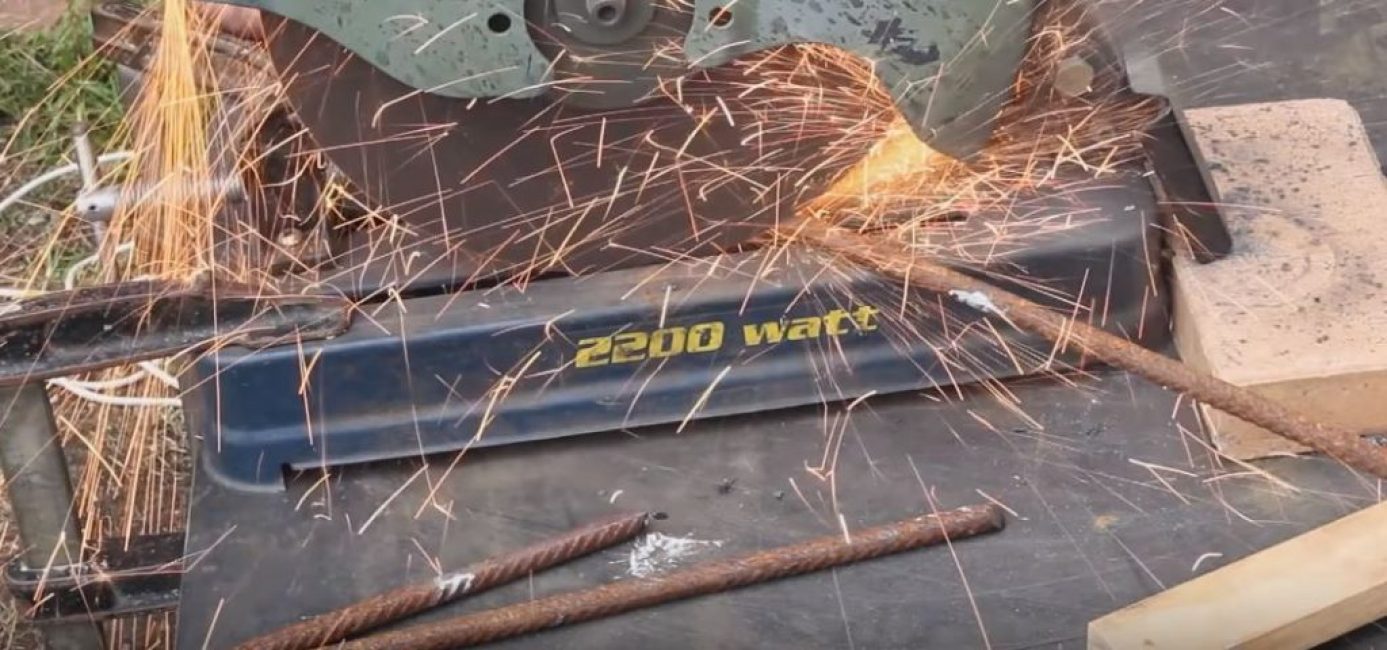 Nous coupons les barres d'armature