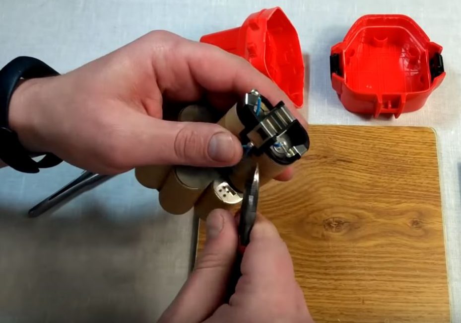 Retrait des plaques de contact