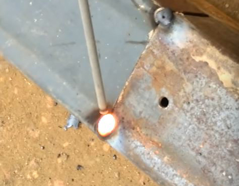 Nous retournons l'électrode