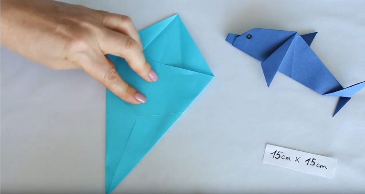 pliez à nouveau les deux côtés en diagonale